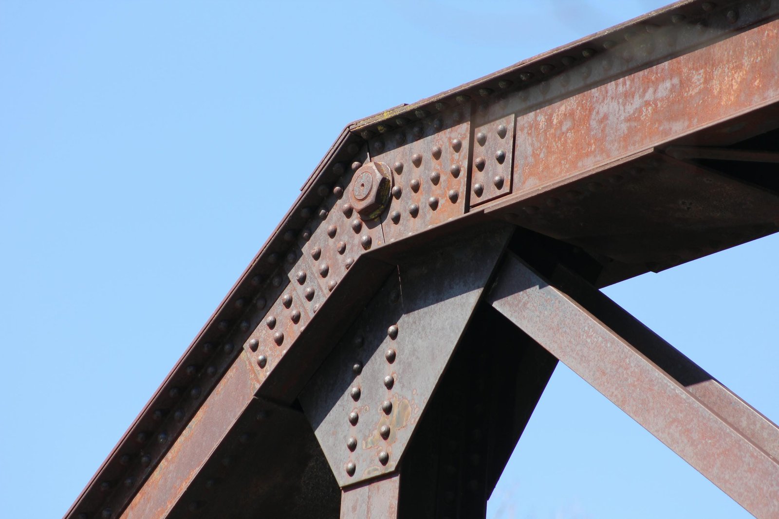 Upper angle connection